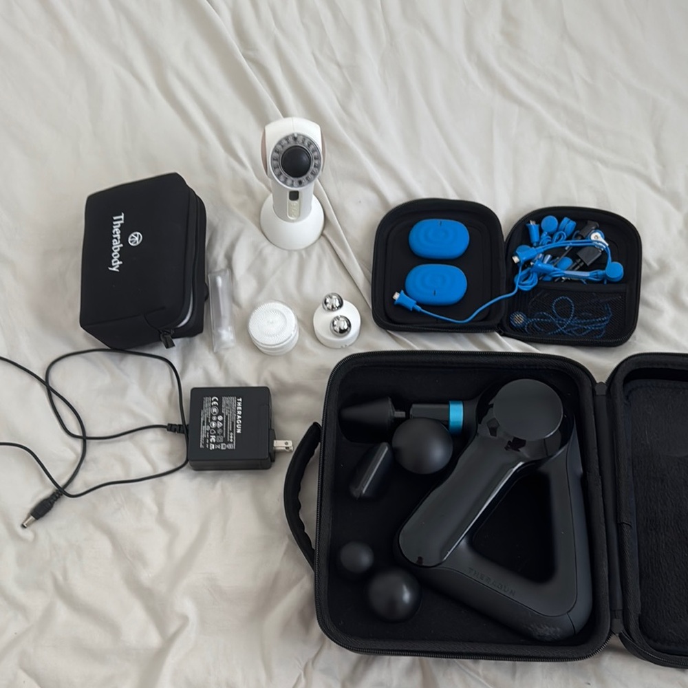 Therabody Black Massage Device with Accessories